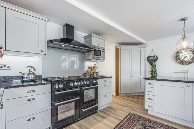 Kitchen/Breakfast...