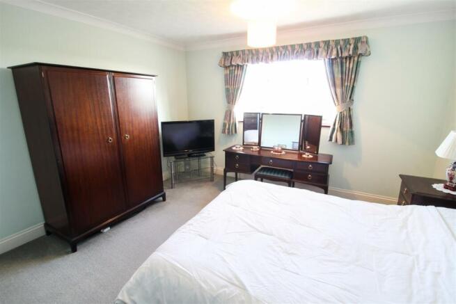 bedroom 2b.jpg