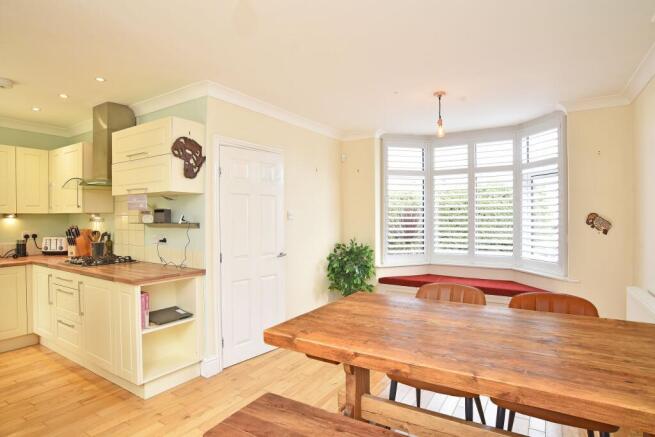 4 bed House for sale Image 8