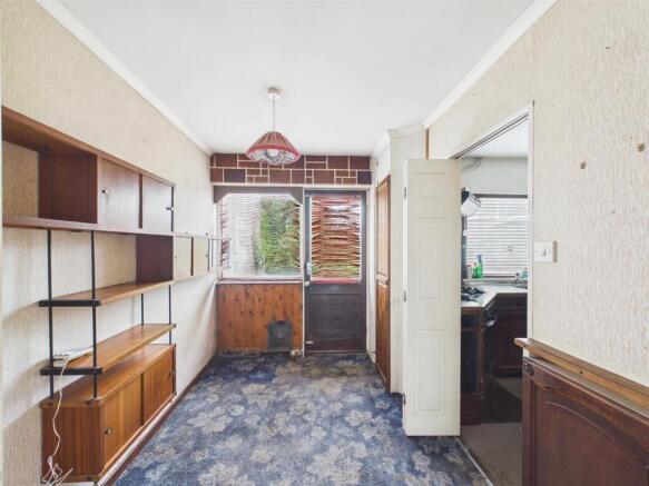 3 - 3 BED TERRACED HOUSE WITH GARAGE.jpg