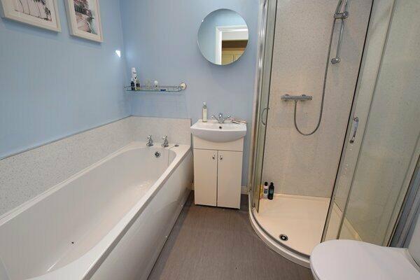 annexe bath & shower room