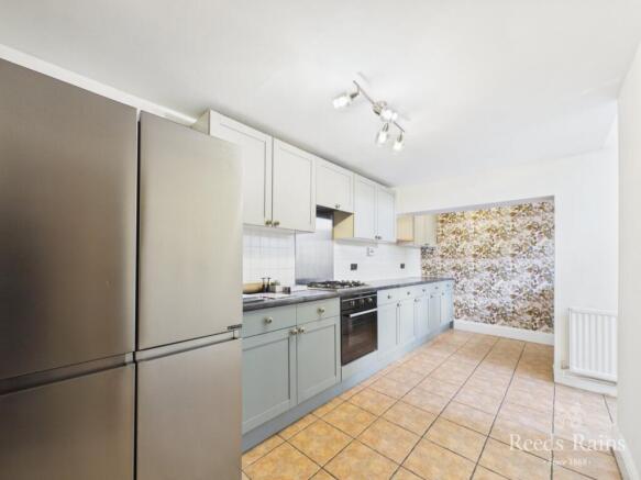 4 bed Semi-Detached for sale Image 5