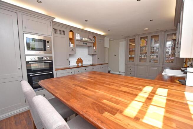 Kitchen Diner.JPG