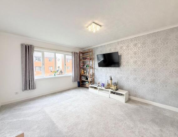 5 Bairns Ford Avenue, New Carron, Falkirk, FK2 7LY photo 4
