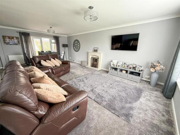 Richmond Drive, Clacton-On-Sea, Essex photo 4