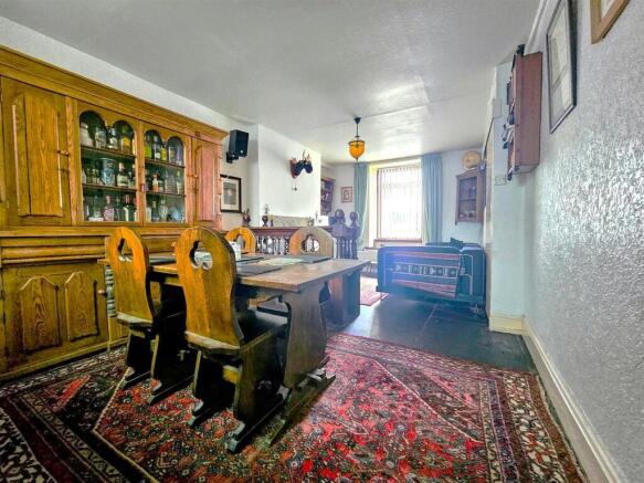 Lounge/Dining Room