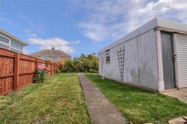 3 bed Semi-Detached to rent Image 8