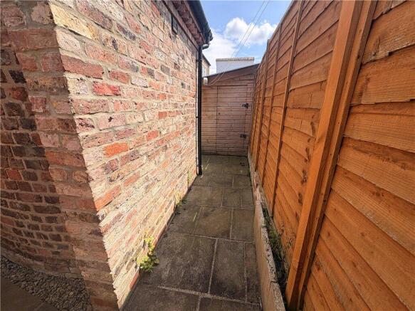 3 bed Terraced to rent Image 11