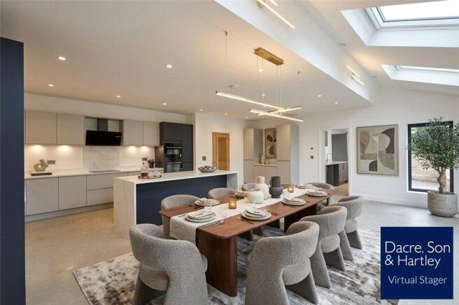 5 bed Detached for sale Image 4