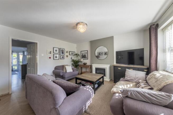 3 Tealby Close-008.JPG
