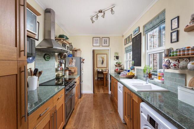 5 bed Terraced for sale Image 8