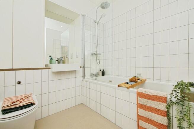 4 bed Town House for sale Image 11