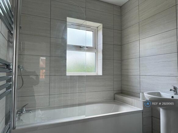 2 bed Semi-Detached to rent Image 12