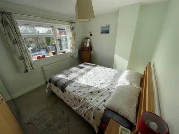 Bed1.jpg