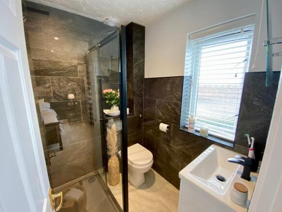 En suite to Bedroom 1