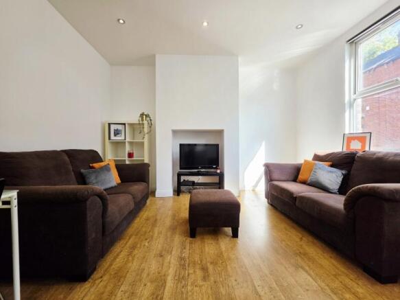 3 bed Terraced to rent Image 6