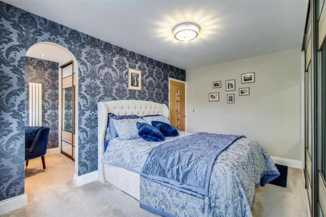 3 bed Semi-Detached for sale Image 8