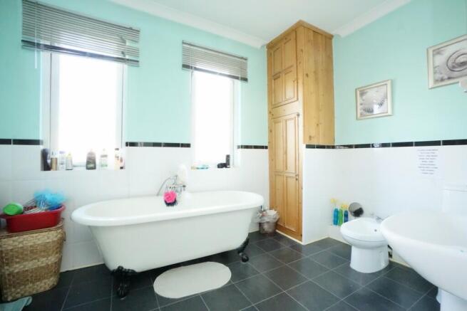 1 bed House Share to rent Image 7