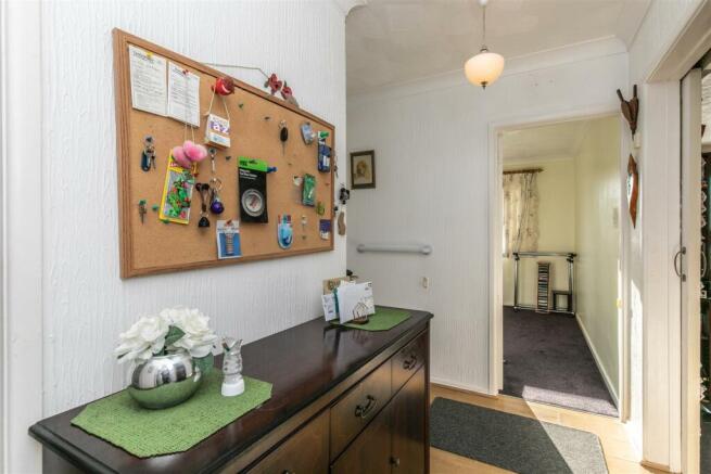17 Arnside Close-13.jpg