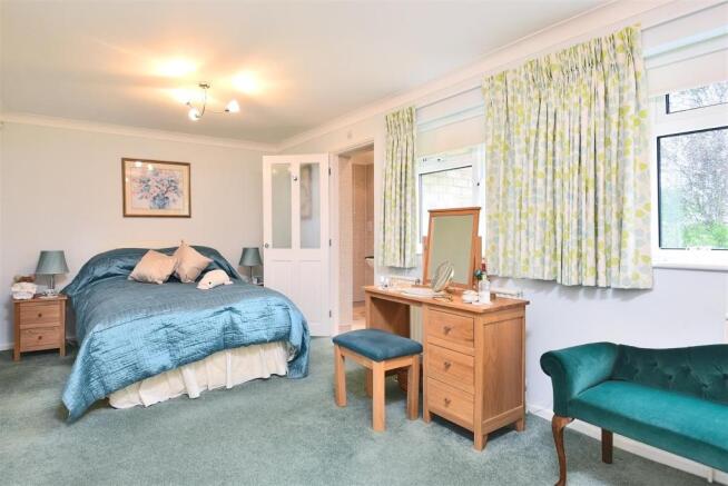 Bed 1.jpg