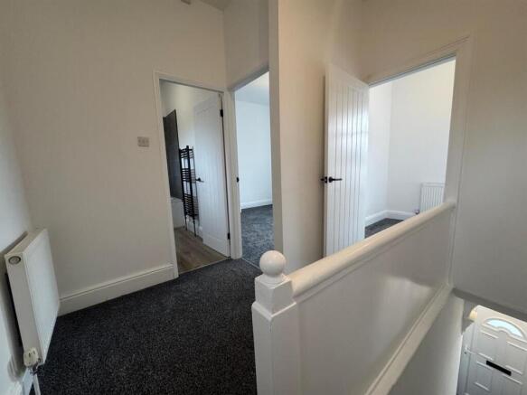 2 bed Terraced to rent Image 11