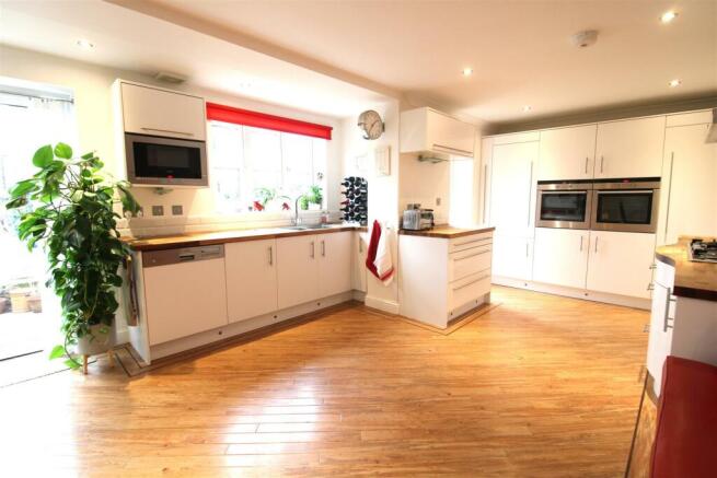 KITCHEN, LIVING & DINING