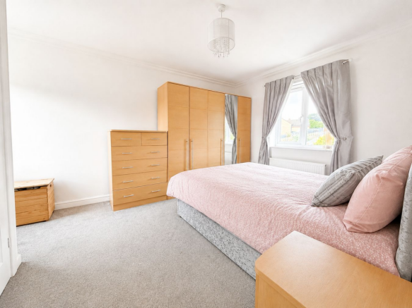 3 bed Town House for sale Image 12