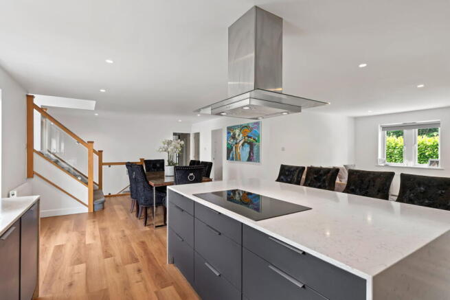 4 bed Detached for sale Image 8