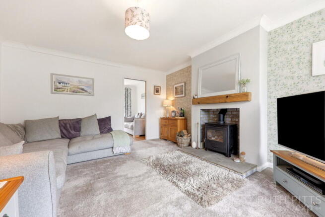 4 bed Semi-Detached for sale Image 5
