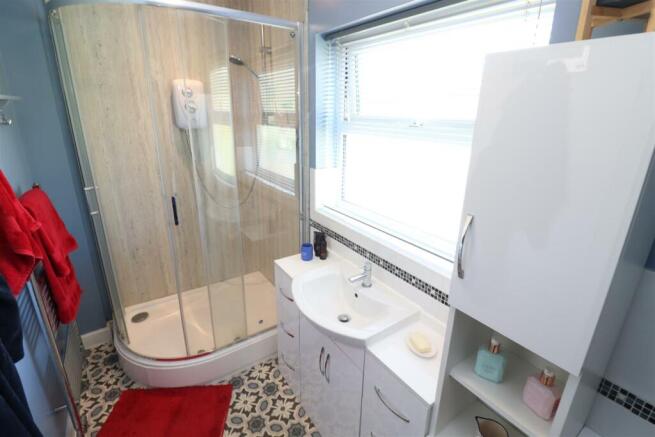 Family Shower Room / WC