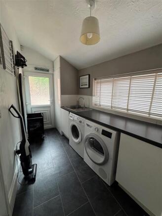 4 bed Detached for sale Image 7
