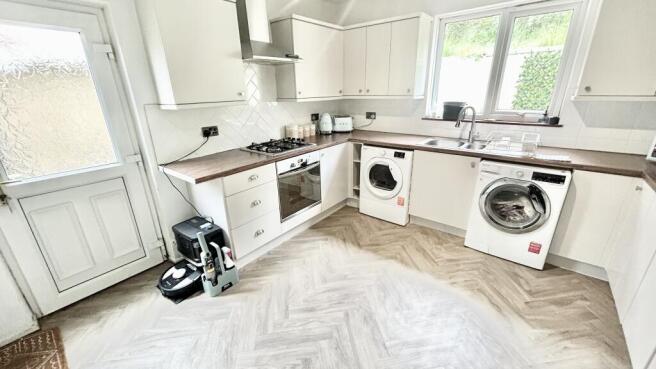 3 bed Semi-Detached for sale Image 7