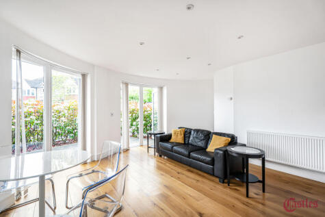 Emerald Apartments, Ewart Grove N22