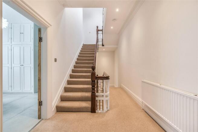 5 bed Semi-Detached for sale Image 11
