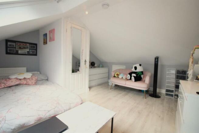 Bedroom 4b.JPG