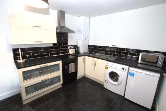 2 bed Apartment to rent Image 5