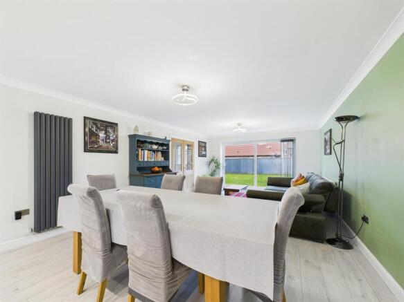 4 bed Detached for sale Image 11