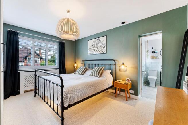 4 Fairbourne Drive-14.jpg