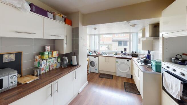 31-Windmill-Close-Kitchen (1).jpg