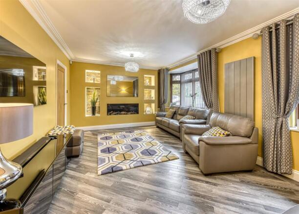 58 Birches Road-sitting.jpg