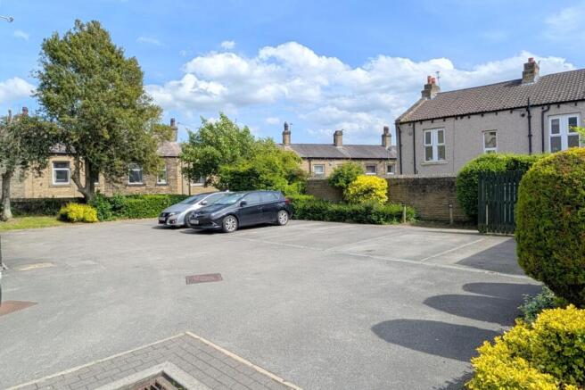 2 bed Apartment for sale Image 12