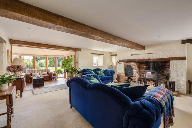 5 bed Detached for sale Image 4