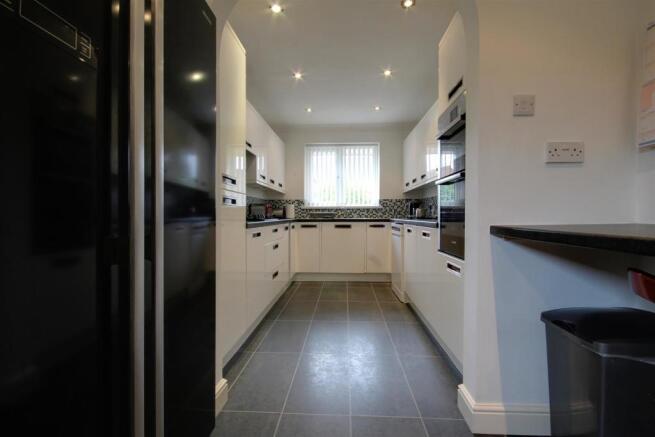 Spacious  modern Kitchen