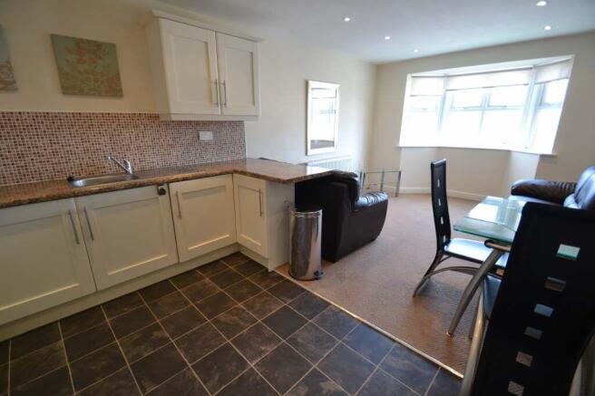 2 bed Flat to rent Image 5
