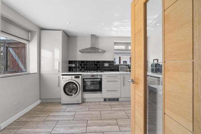 Kitchen2.jpg