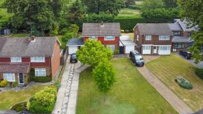 38, Sequoia Park, Hatch End HA5 4DG