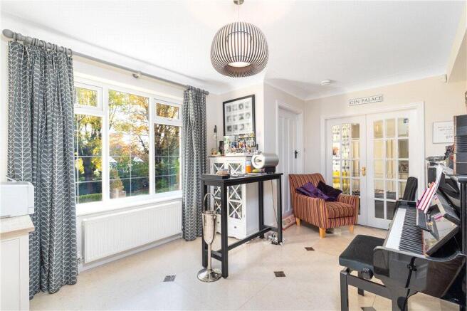 4 bed Detached for sale Image 4