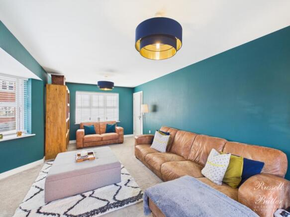 CAM01995G0-PR0428-STILL007