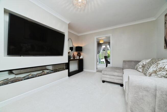 4 bed Semi-Detached for sale Image 4