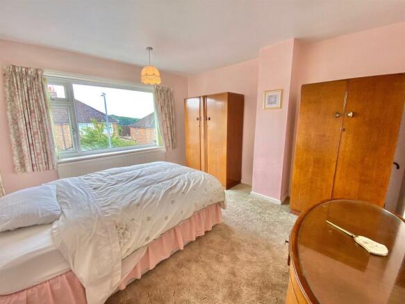 bedroom2.jpg